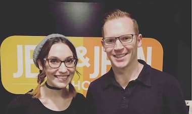 Sean helps Star 94’s Jeannine to break her hair-pulling habit!